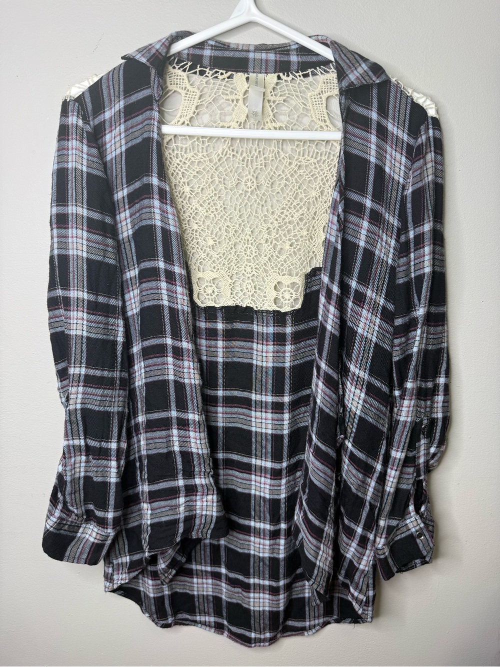 Warehouse One Lace-Back Plaid Women's Cardigan - Black, white, purple Plaid XS